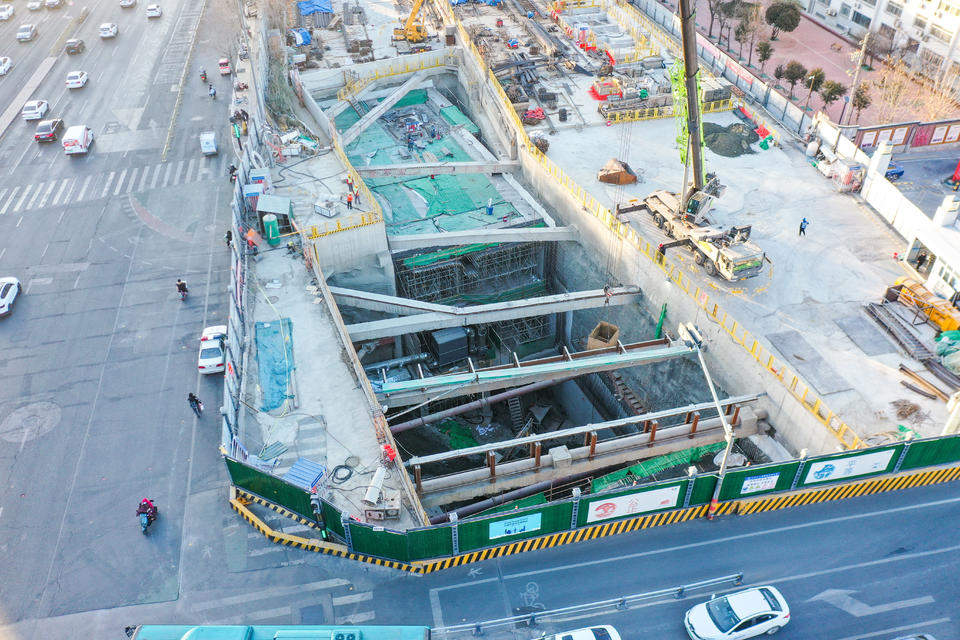項目強省會｜濟南地鐵4號線全線29站封頂，沖刺2025年底通車目標